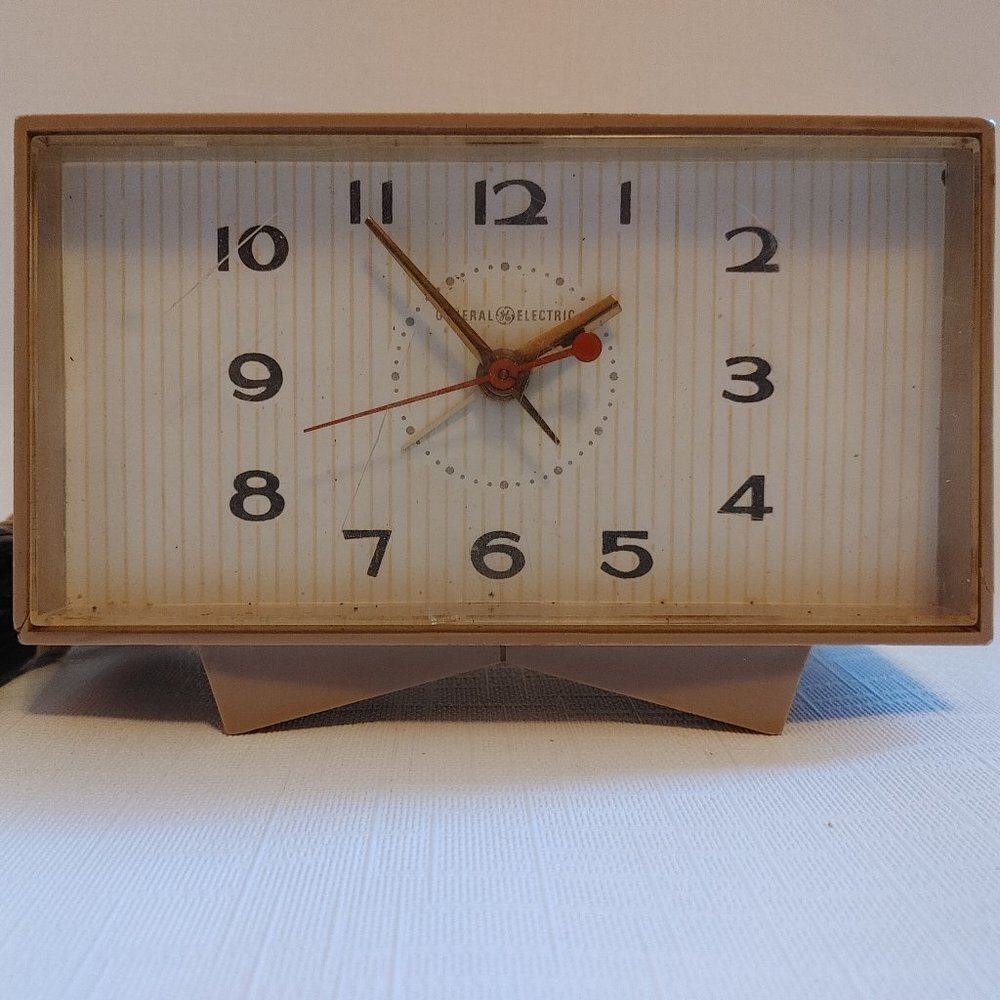 VINTAGE General Electric Desk Clock MCM GE Model LR-215